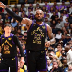 勒布朗超神发挥，湖人主场大胜太阳锁定季后赛优势